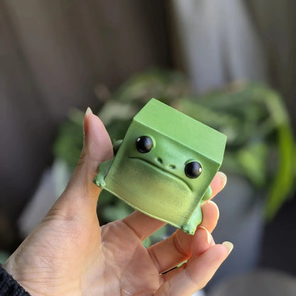 Cute Frog Resin Figurine – Desktop Shelf Decoration