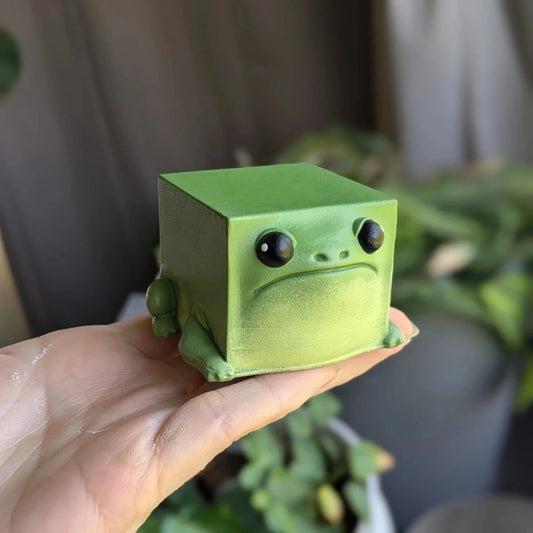 Cute Frog Resin Figurine – Desktop Shelf Decoration