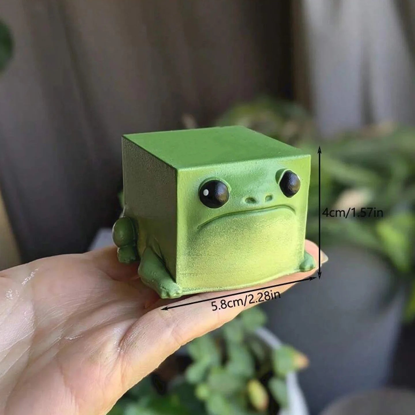 Cute Frog Resin Figurine – Desktop Shelf Decoration