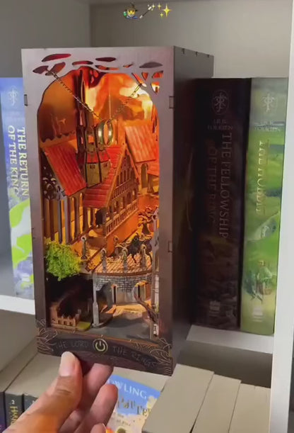 Lord of the Rings Book Nook – Epic Middle-earth Diorama Kit